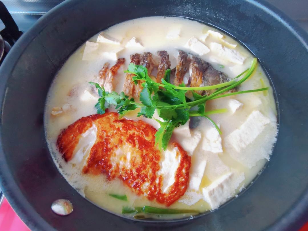 鲫鱼豆腐汤