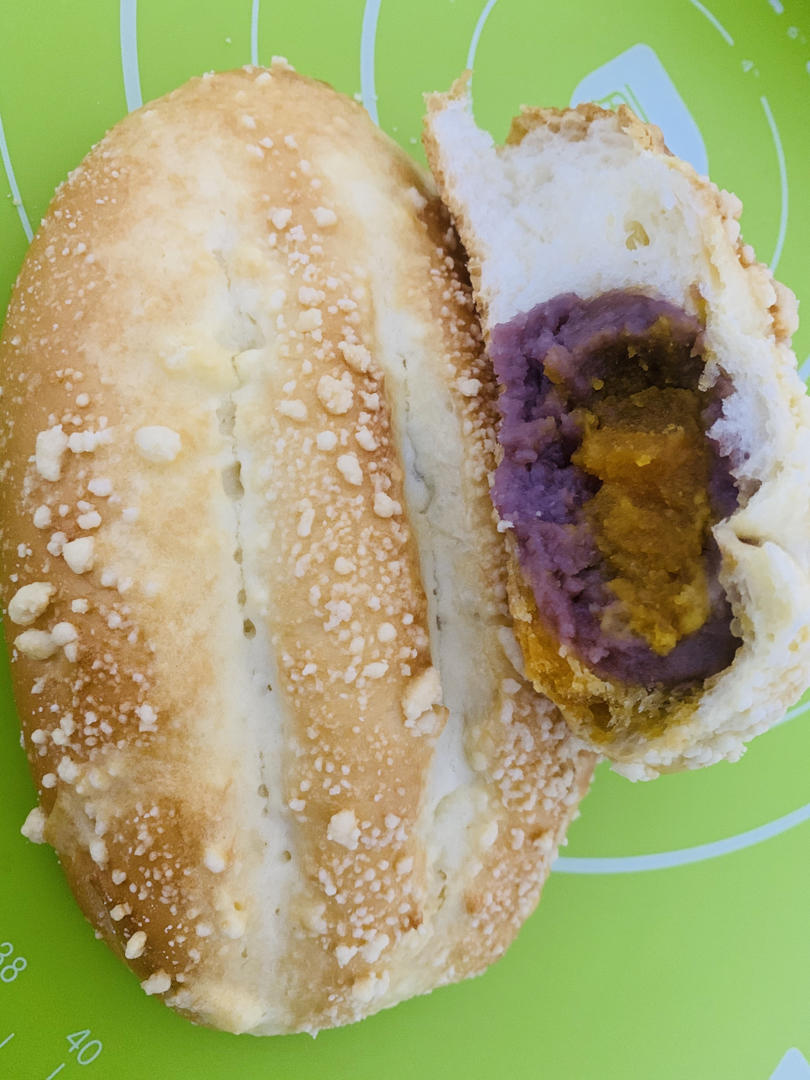 芋泥咸蛋黄软欧包