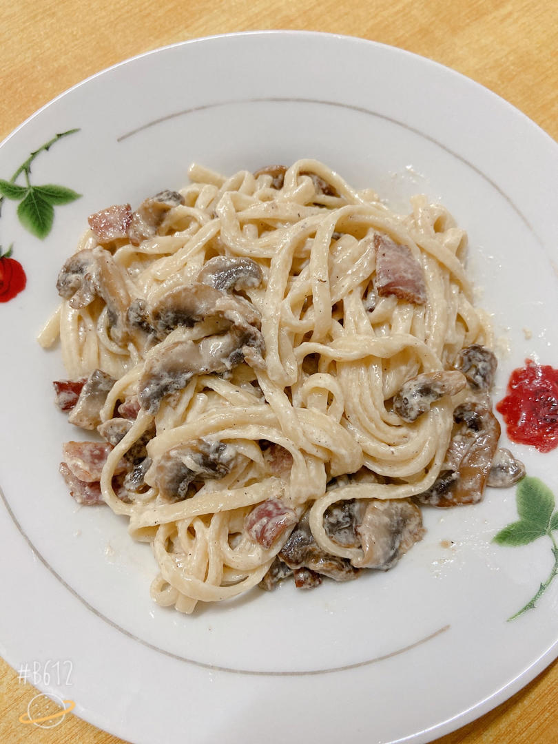 简单快手的奶油蘑菇培根意面