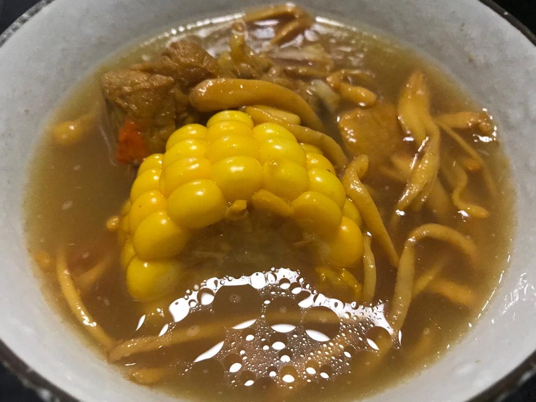 虫草花玉米排骨汤