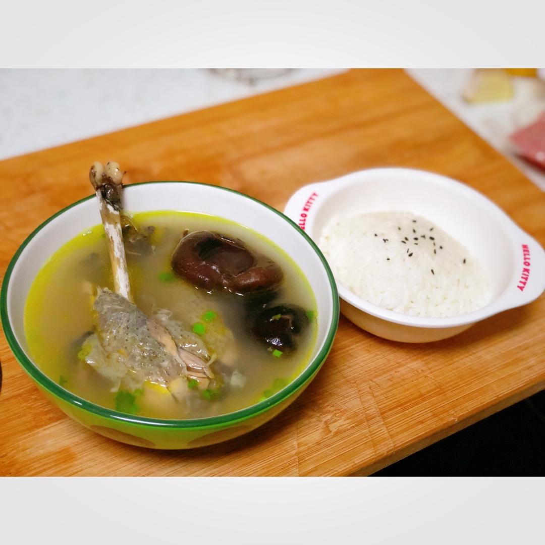香菇乌鸡汤
