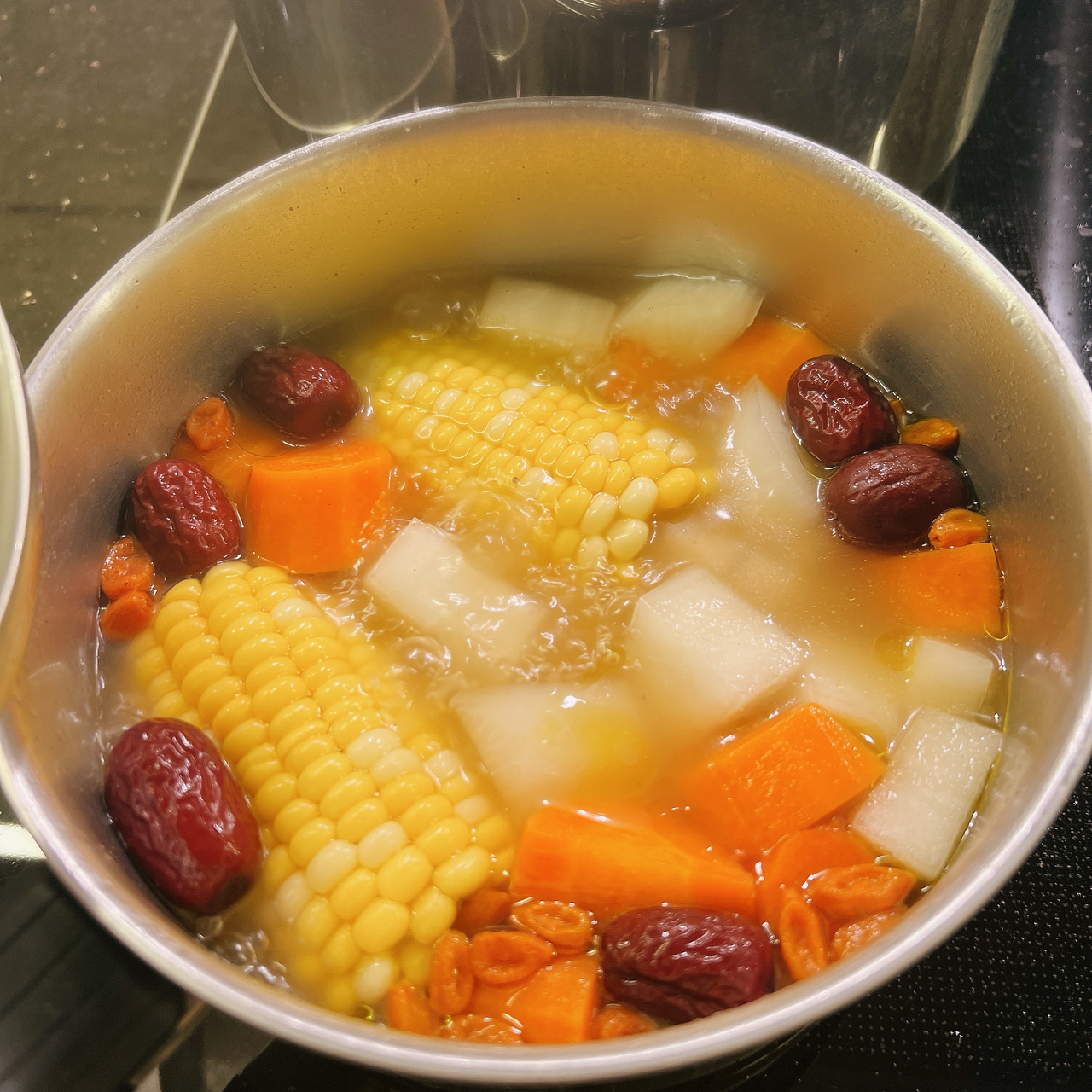 玉米萝卜汤（养生版）的做法