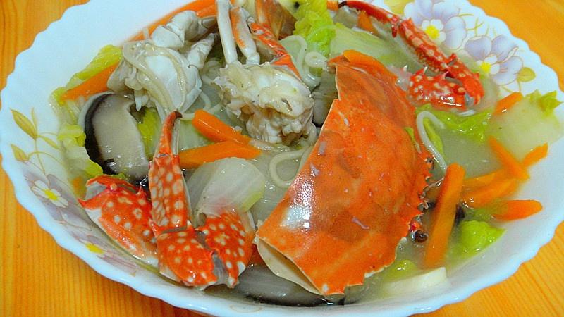 螃蟹白菜煮面条的做法