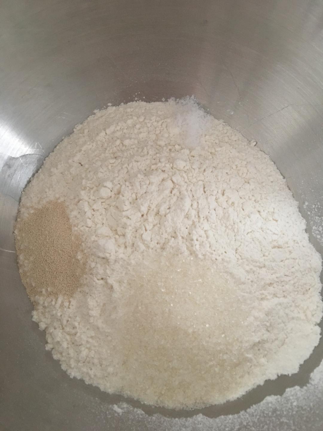 纯奶手撕吐司的做法 步骤1