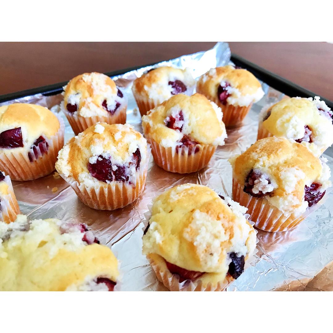 樱桃杏仁酥纸杯蛋糕 Cherry Cupcakes