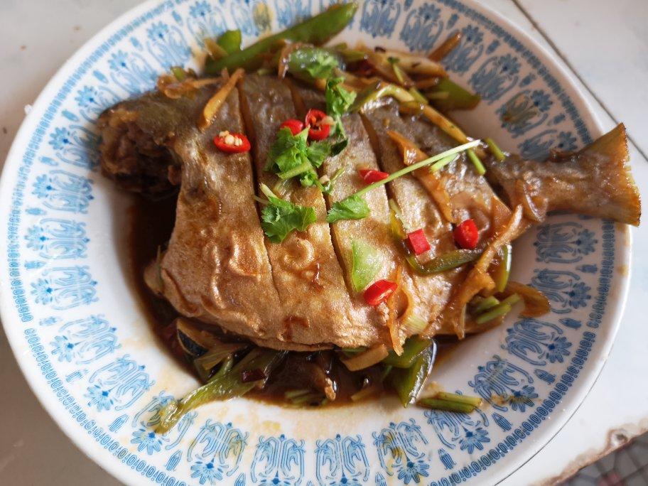 下饭神器—外焦里嫩的红烧鲳鱼