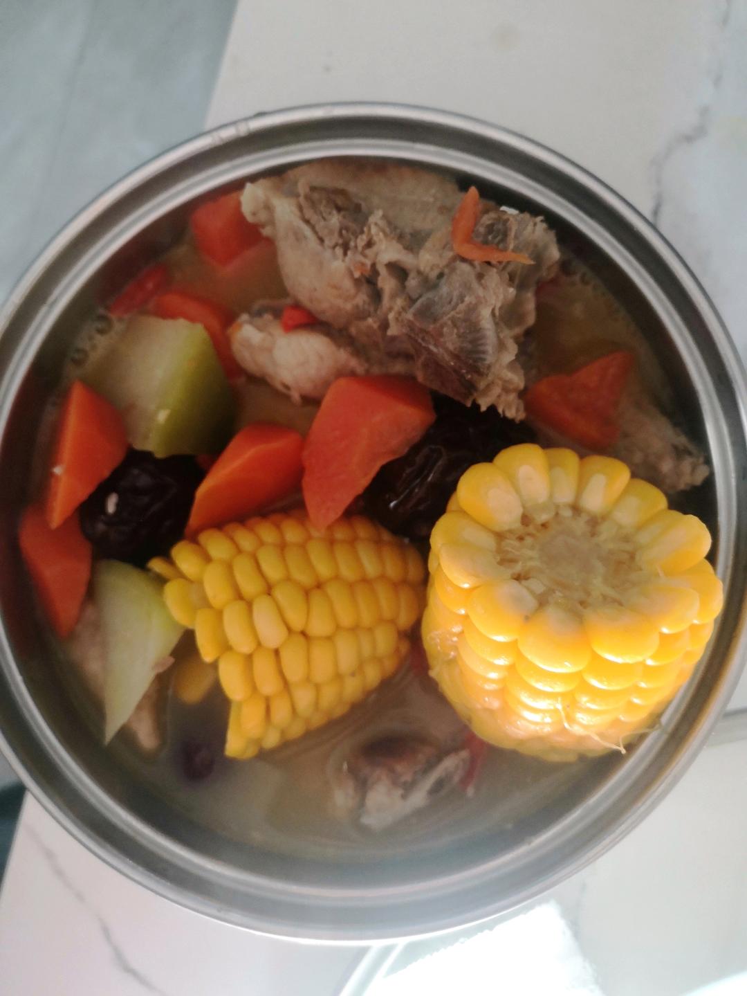 萝卜玉米排骨汤