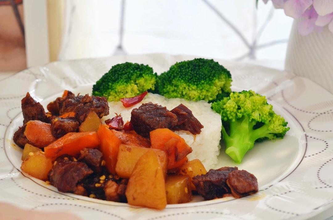 胡萝卜土豆烧牛腩