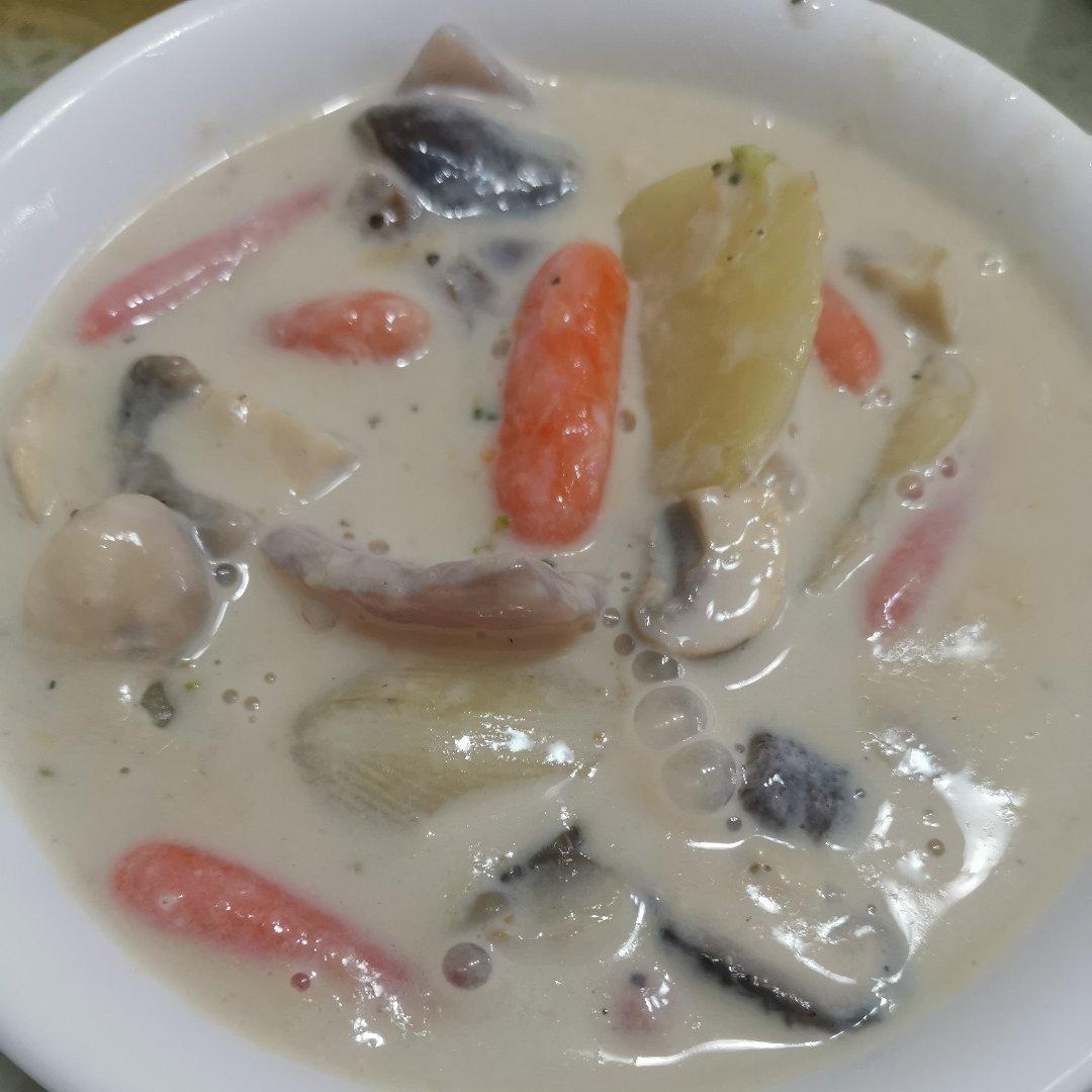 豆浆风味香肠蔬菜汤