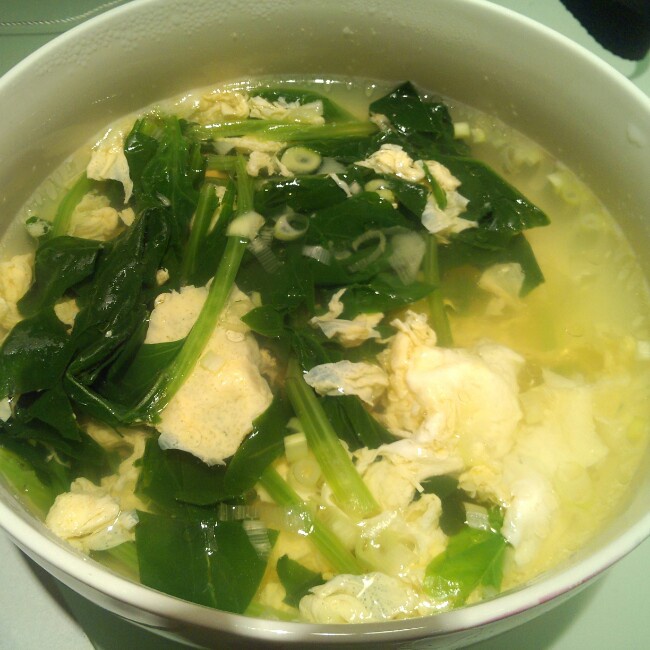 永恒的菠萝包做的菠菜鸡蛋汤