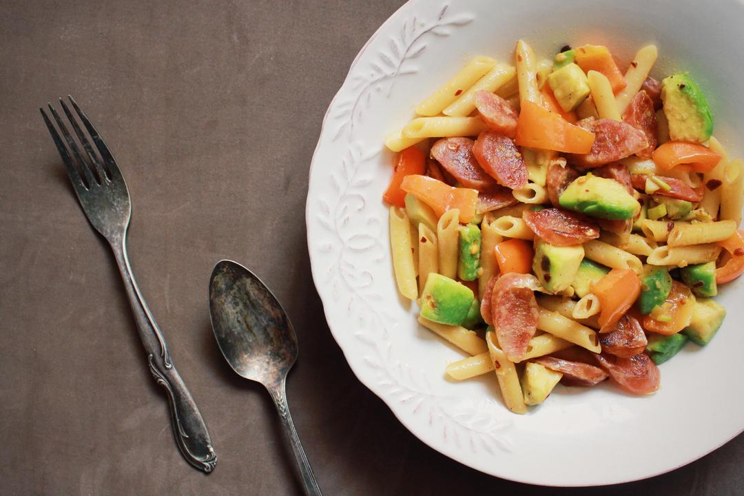 【美味主食沙拉】牛油果香肠拌通心粉的做法
