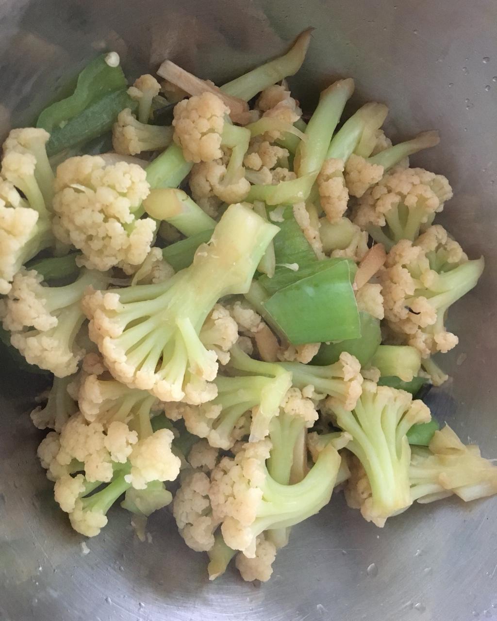 月隐月明月朦胧做的家常炒菜花