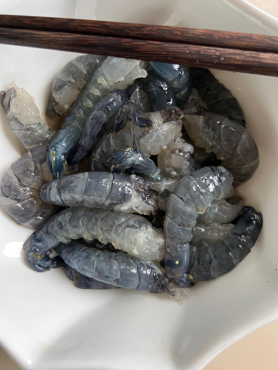 大酒店里剥虾仁技巧