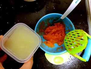 4月+宝宝辅食：米汤胡萝卜泥的做法 步骤7
