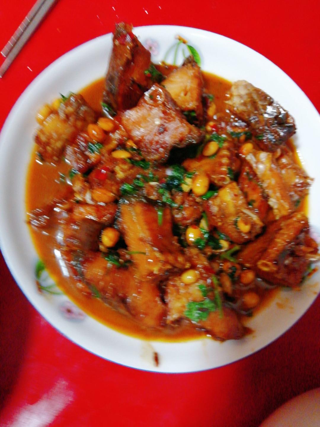 黄豆烧风干咸鱼