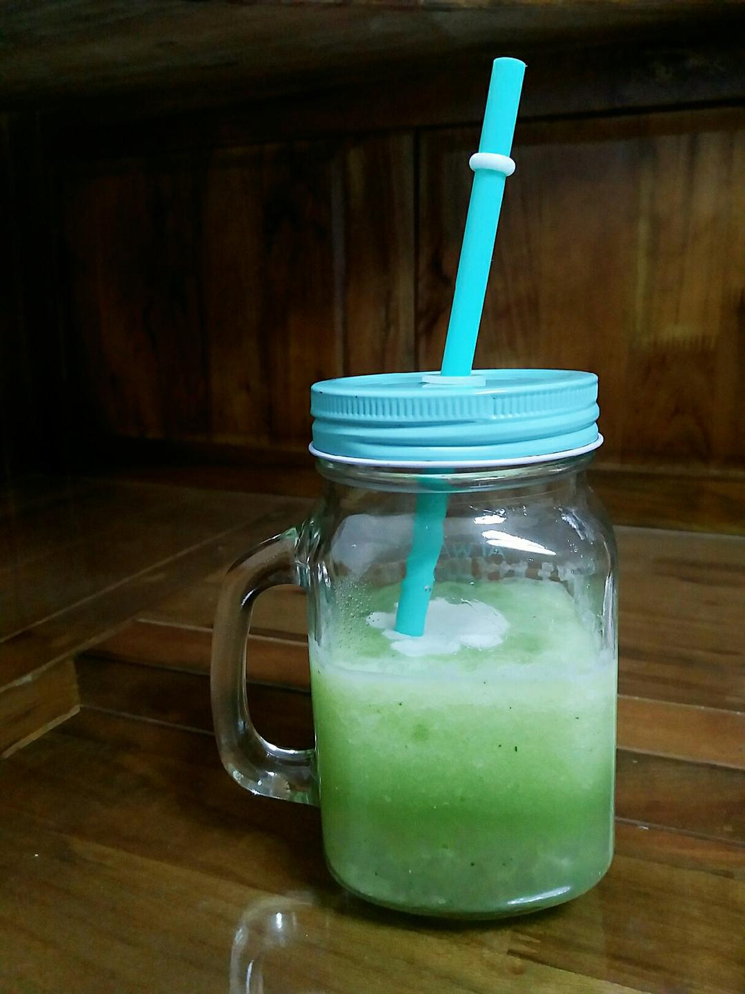 泡芙宝宝做的蜂蜜黄瓜汁