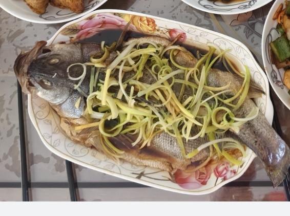 10分钟做 清蒸鲈鱼 （附切鱼图解）