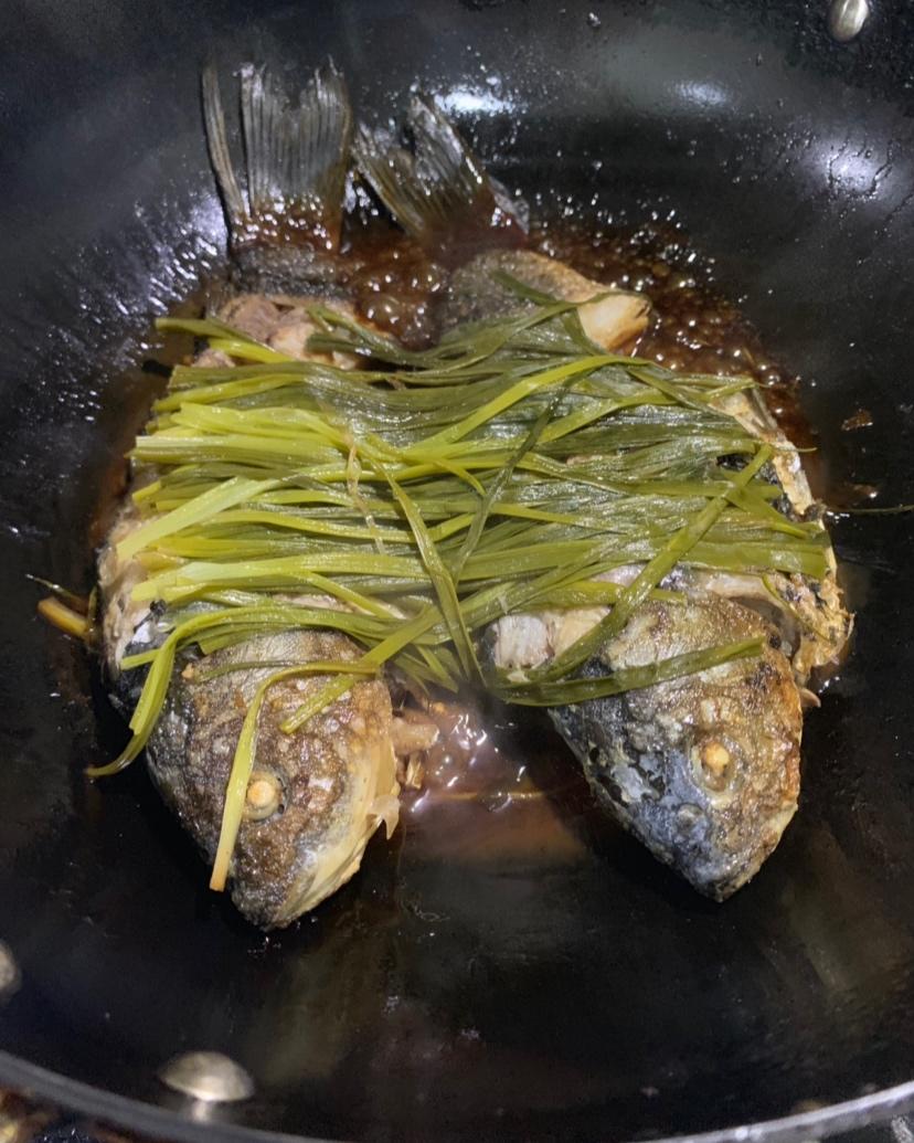 宁波名菜～葱烤鲫鱼