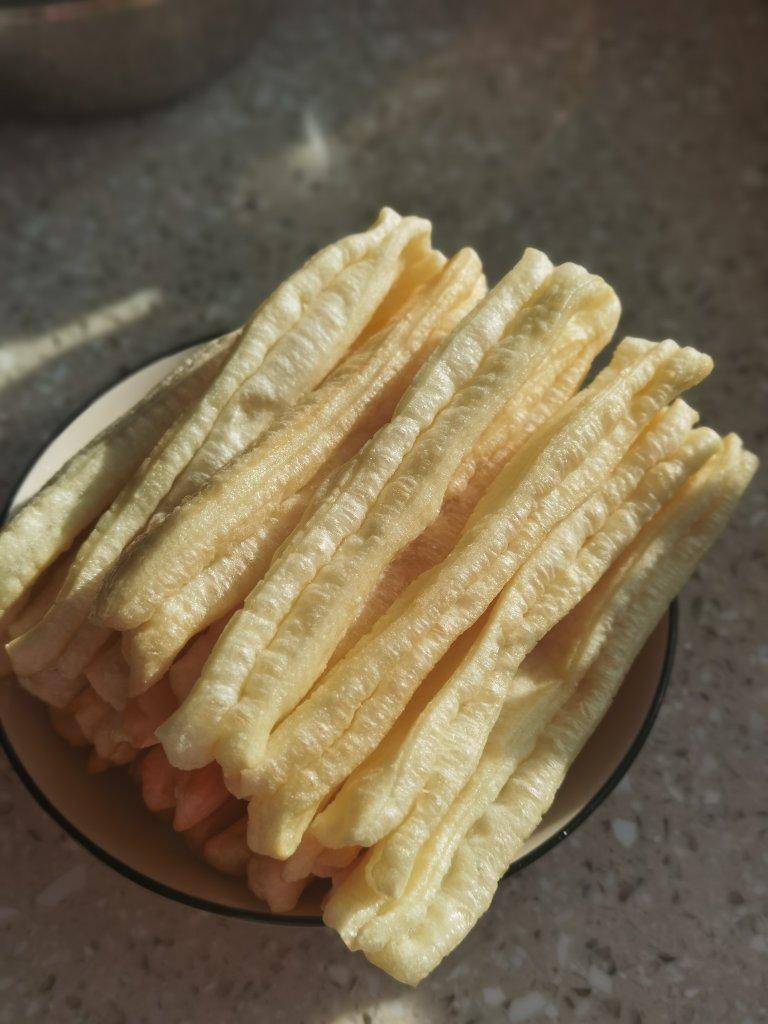 炸油条-如何炸大孔又香脆的油条