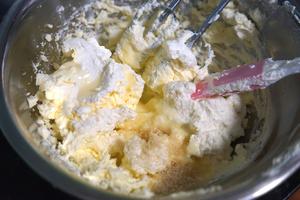 柠檬乳清奶酪烤芝士蛋糕 Lemon Ricotta Baked Cheesecake的做法 步骤7