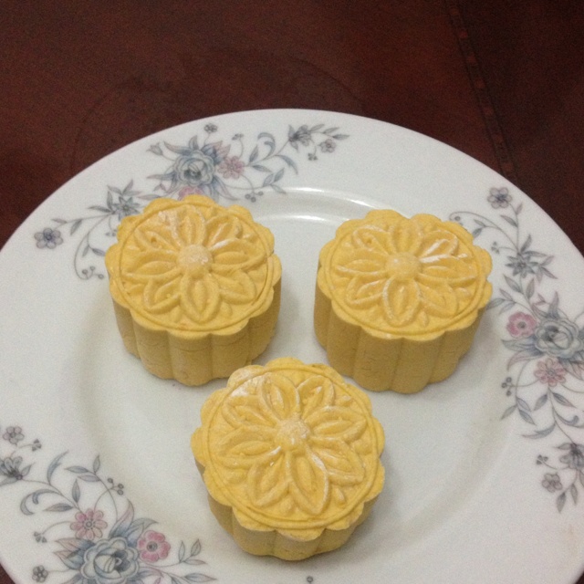南瓜紫薯冰皮月饼