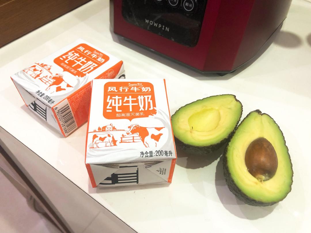 牛油果🥑奶昔的做法 步骤1