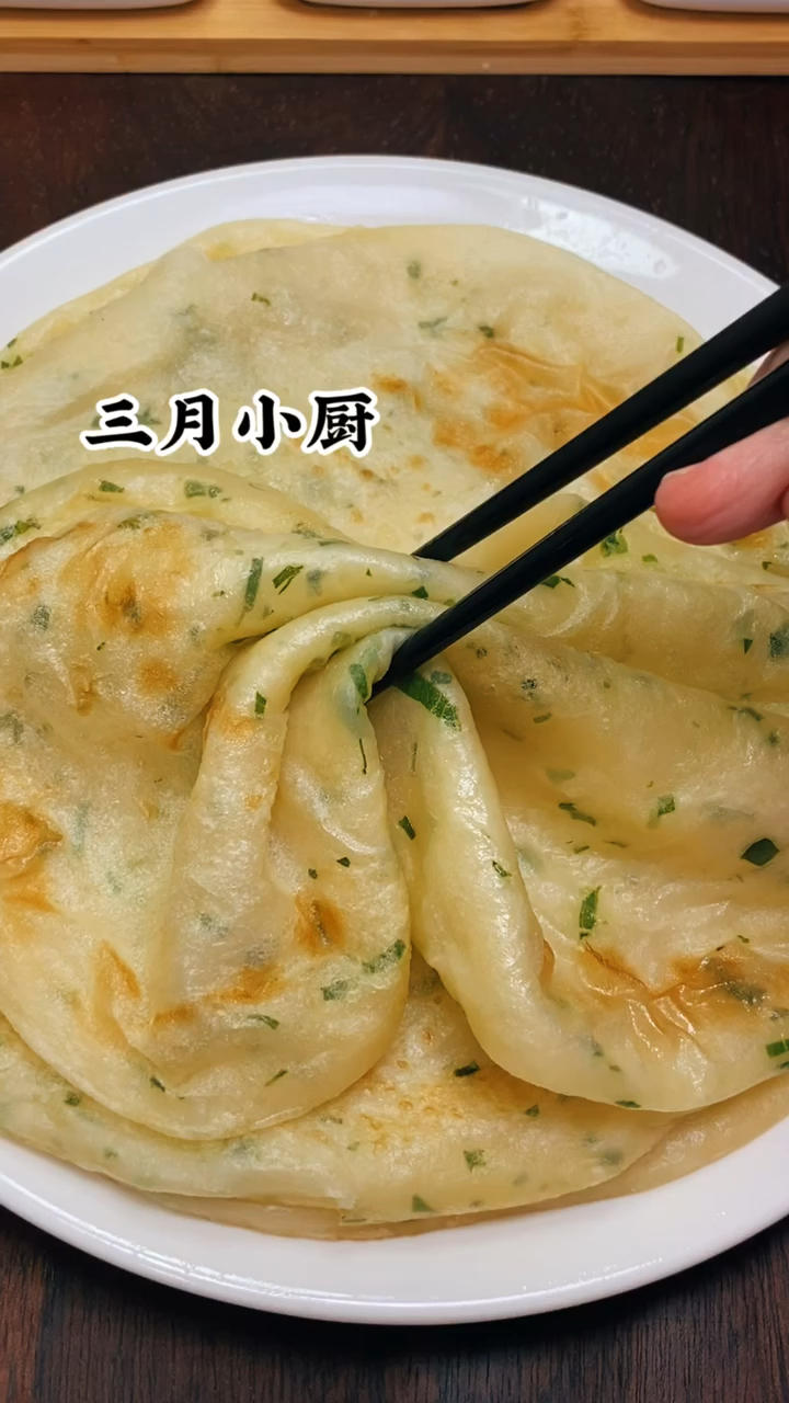 家常葱油饼 柔软多层 凉了也是软软的特别好吃 附细节视频详解