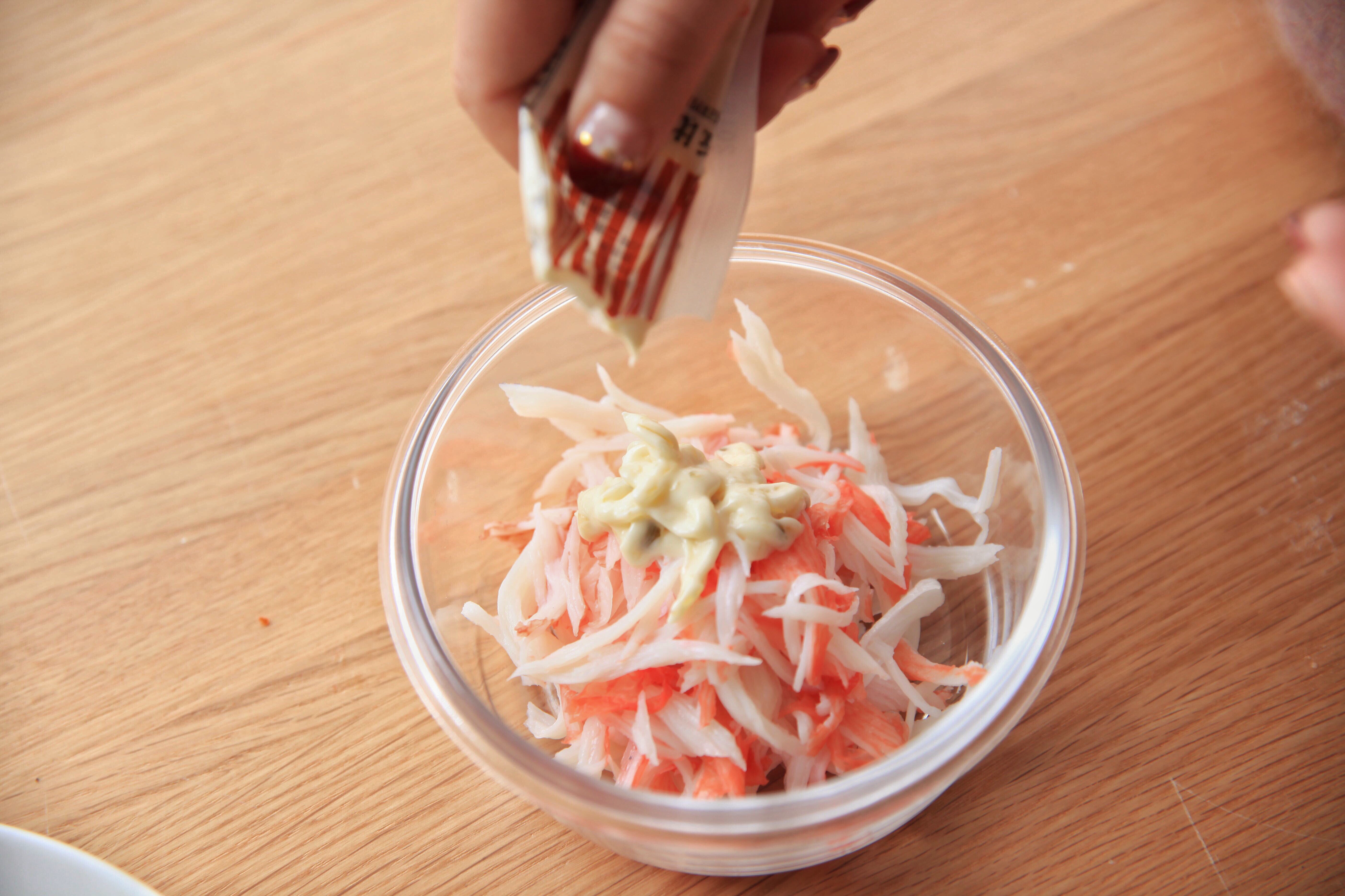 日式蟹柳沙拉盏的做法 步骤7