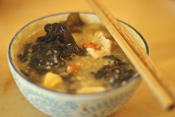 红枣枸杞银耳鸡蛋姜糖水（补补的，女人水）