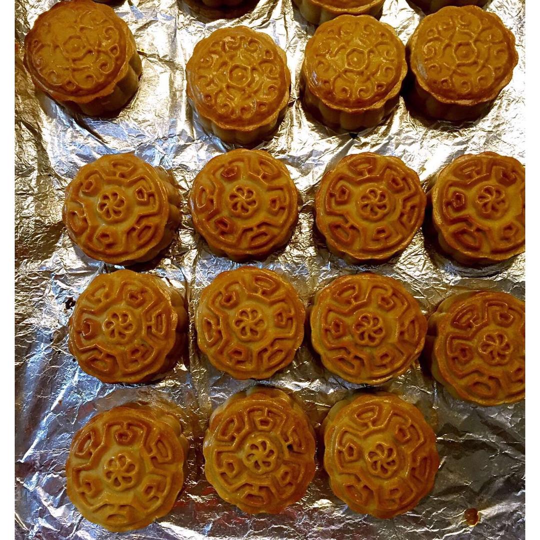 广式月饼—蛋黄莲蓉月饼