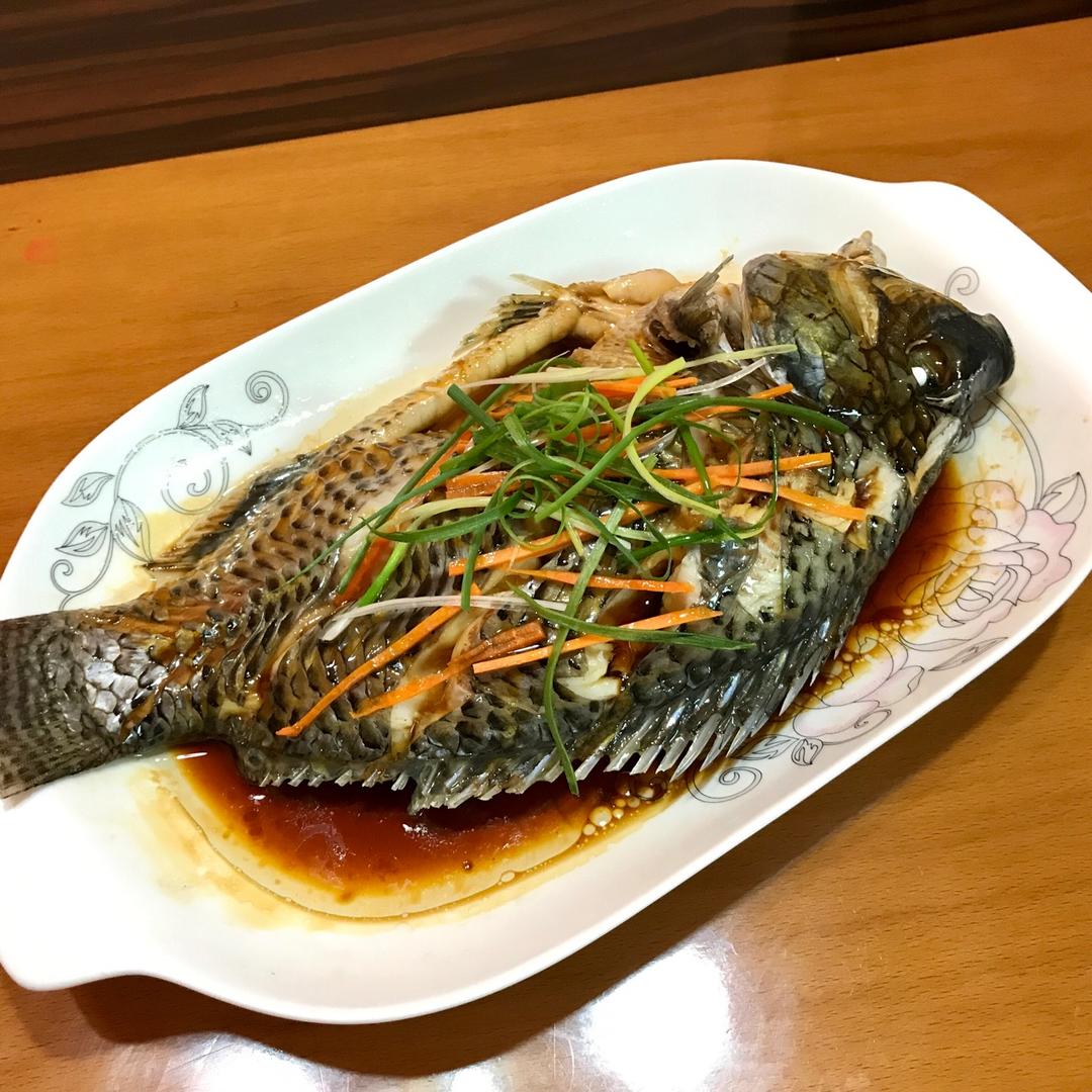 过年餐桌上少不了的菜——清蒸罗非鱼