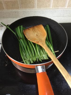 烤韭菜（平底锅版）的做法 步骤3