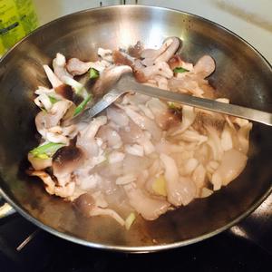 腊肉炒蘑菇的做法 步骤5