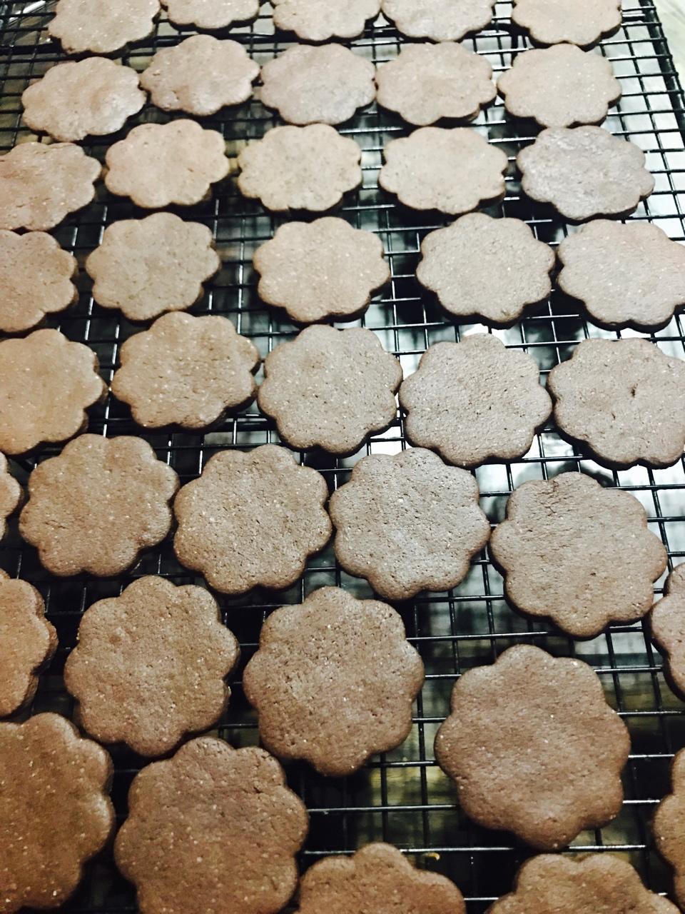 【超简单】 巧克力饼干 很脆很好吃