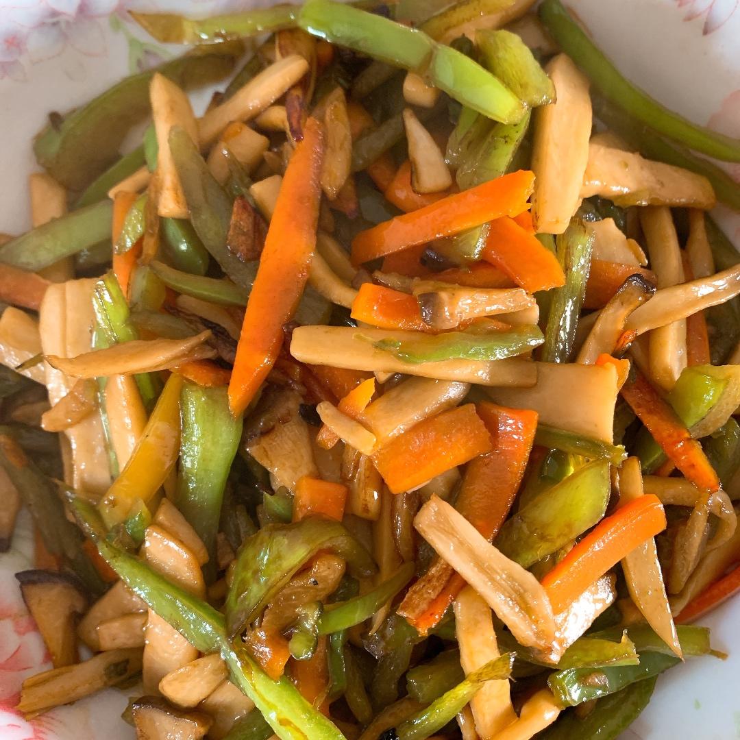 青椒素炒杏鲍菇