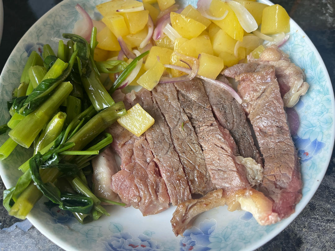 煎山姆厚肉眼牛排