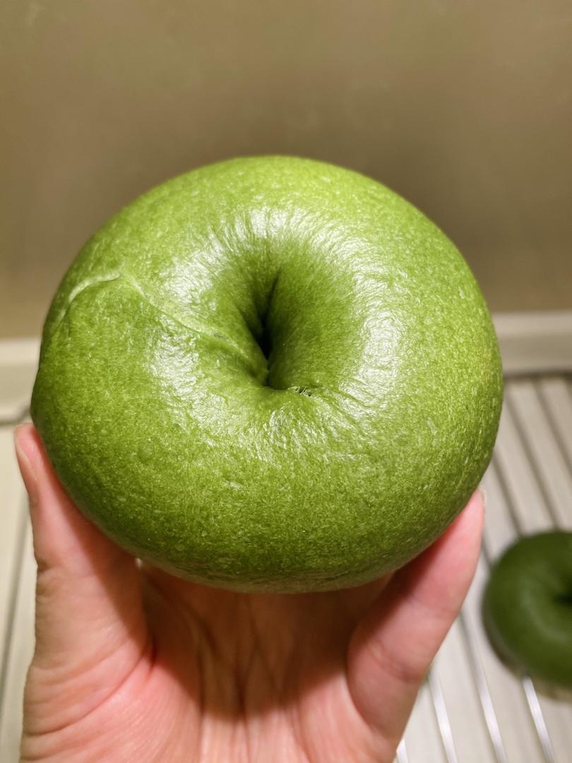 绿油油的抹茶红豆贝果