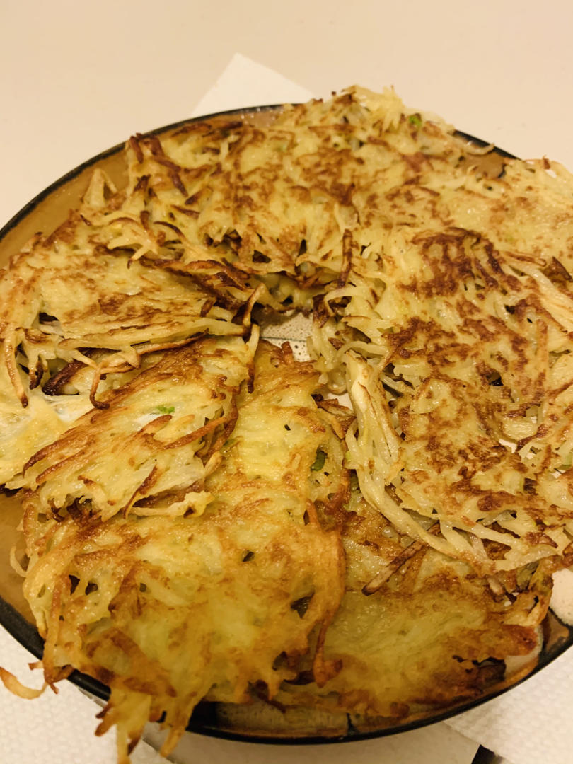 懒人快手菜！香酥土豆丝饼，5分钟就能做好