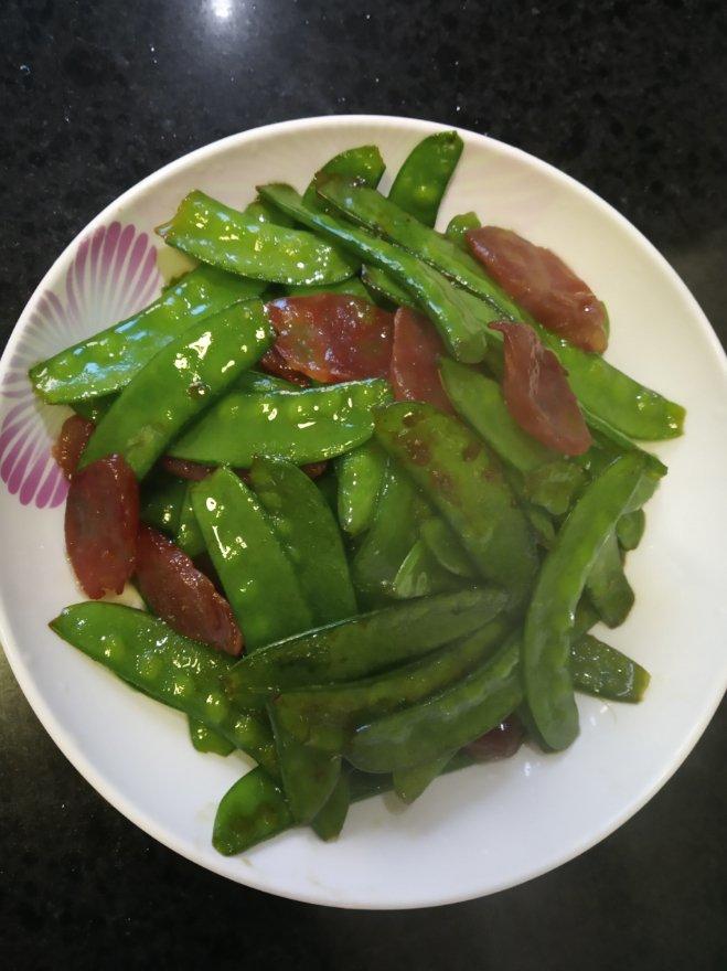 腊肠炒扁豆