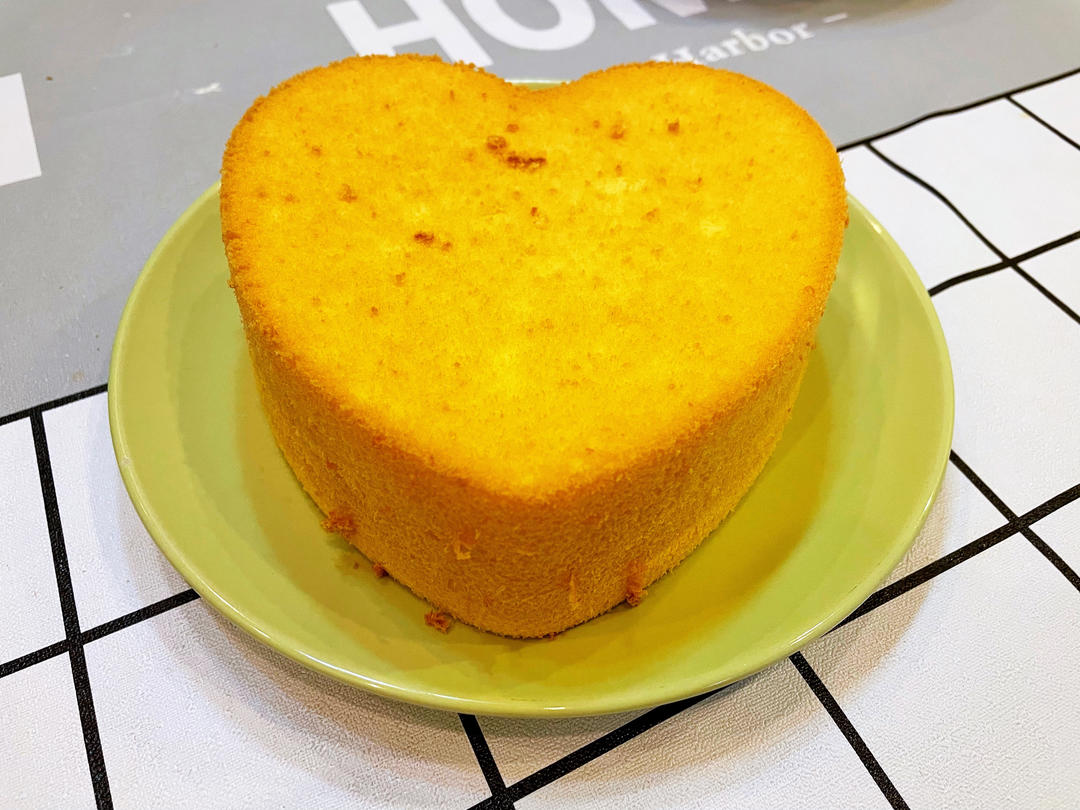 超简单完美戚风蛋糕（6寸2蛋）附打发、翻拌、脱模视频