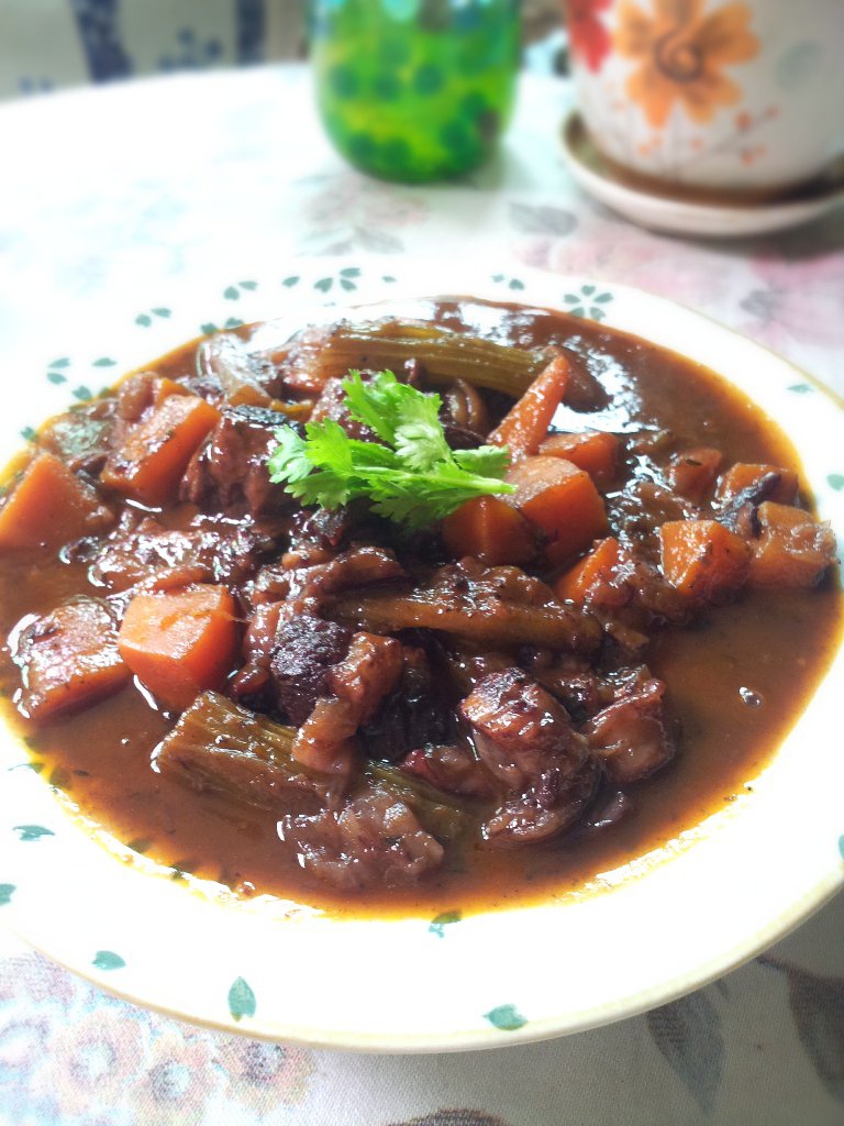 红酒炖牛肉