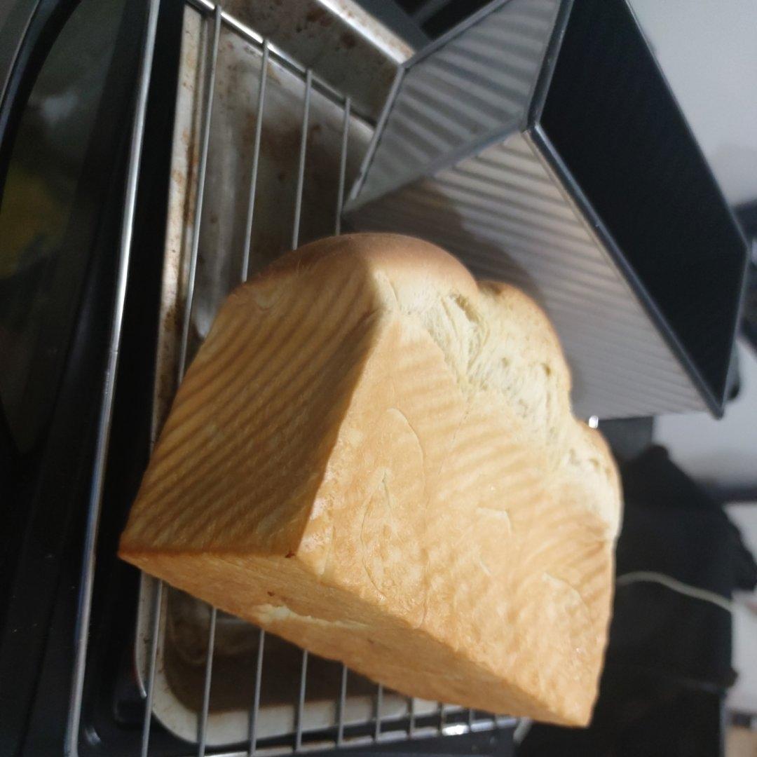 奶香纯粹的重料淡奶油吐司