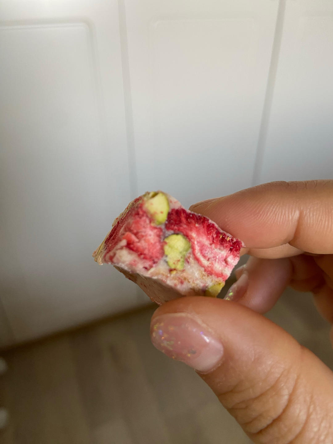 高颜值的粉色草莓牛轧糖‼️送礼必备✅酸甜好吃