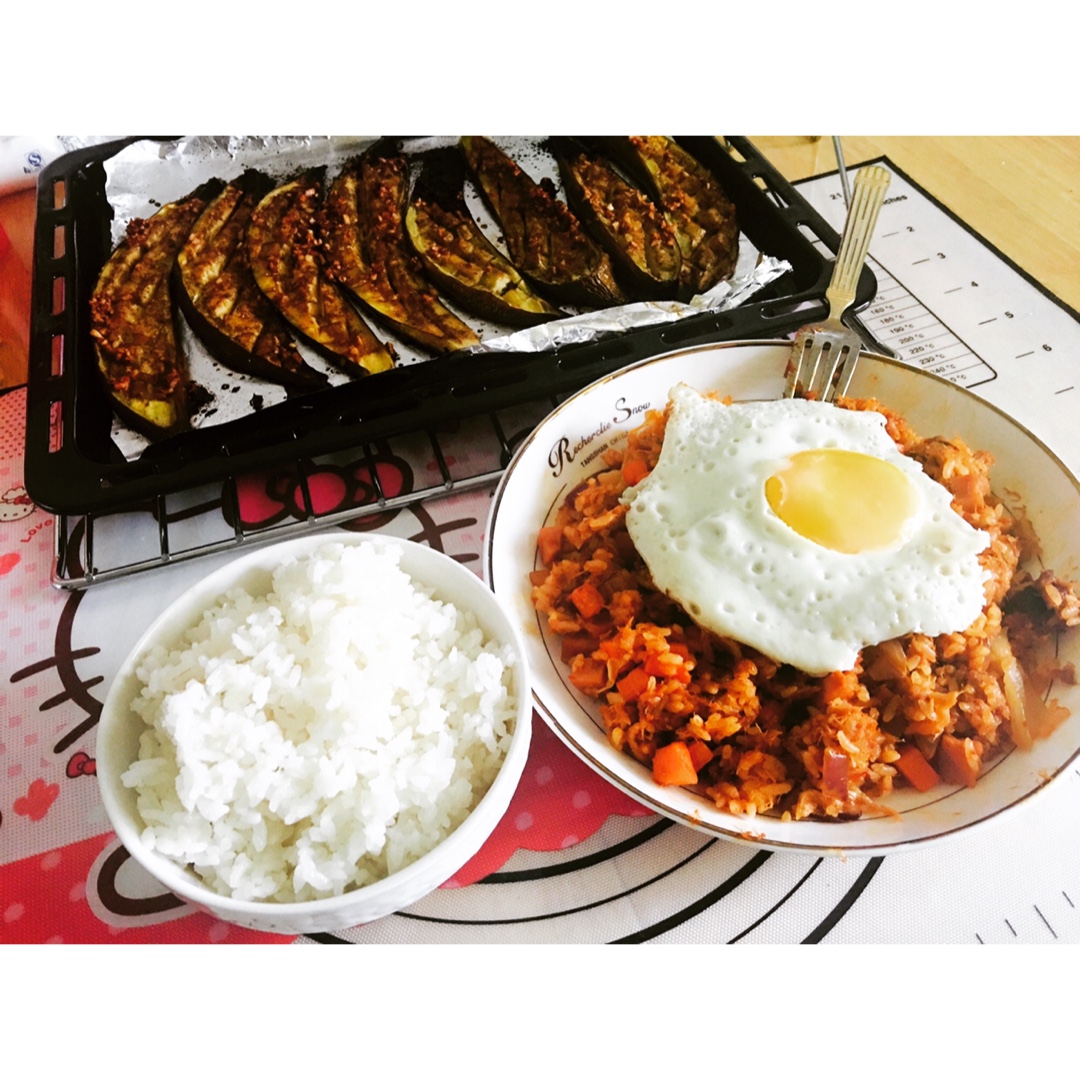 泡菜吞拿鱼（金枪鱼）炒饭—冬天就该来一碗红红火火的炒饭