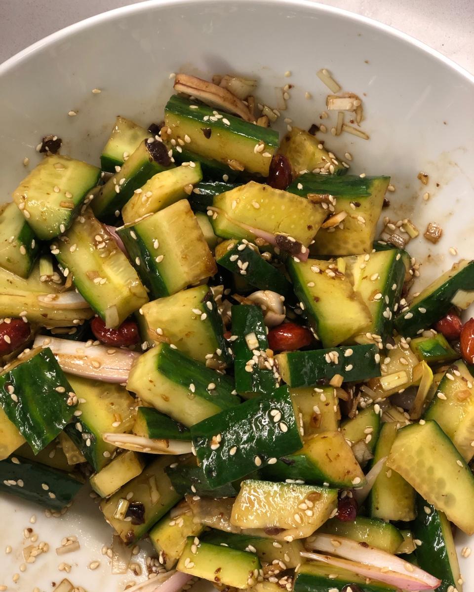 超级好吃的凉拌拍黄瓜