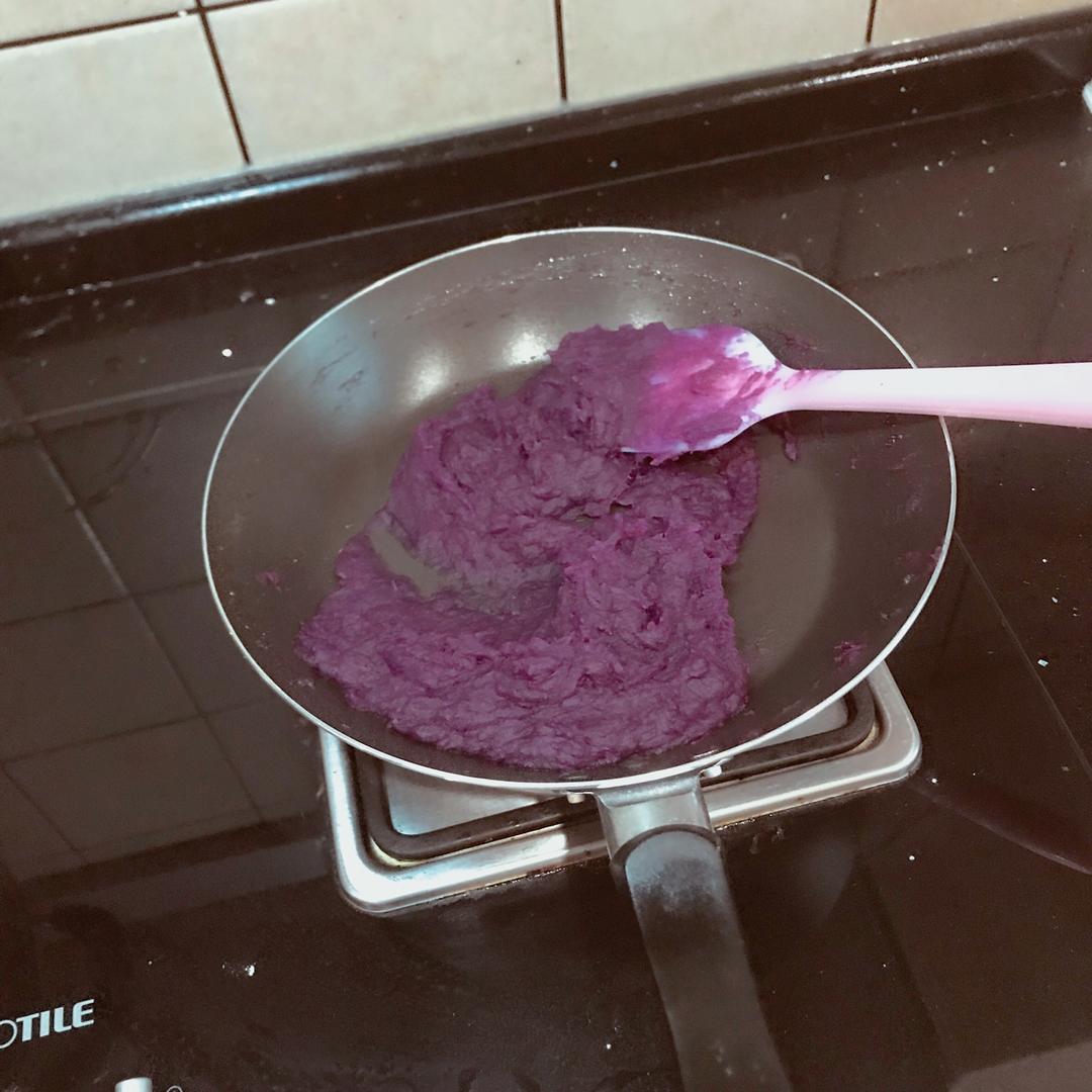 做蛋黄酥的紫薯馅