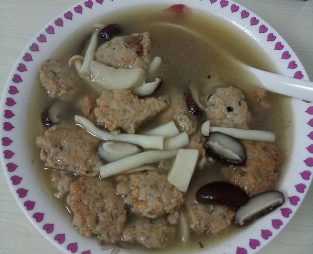 肉丸杂菇汤的做法
