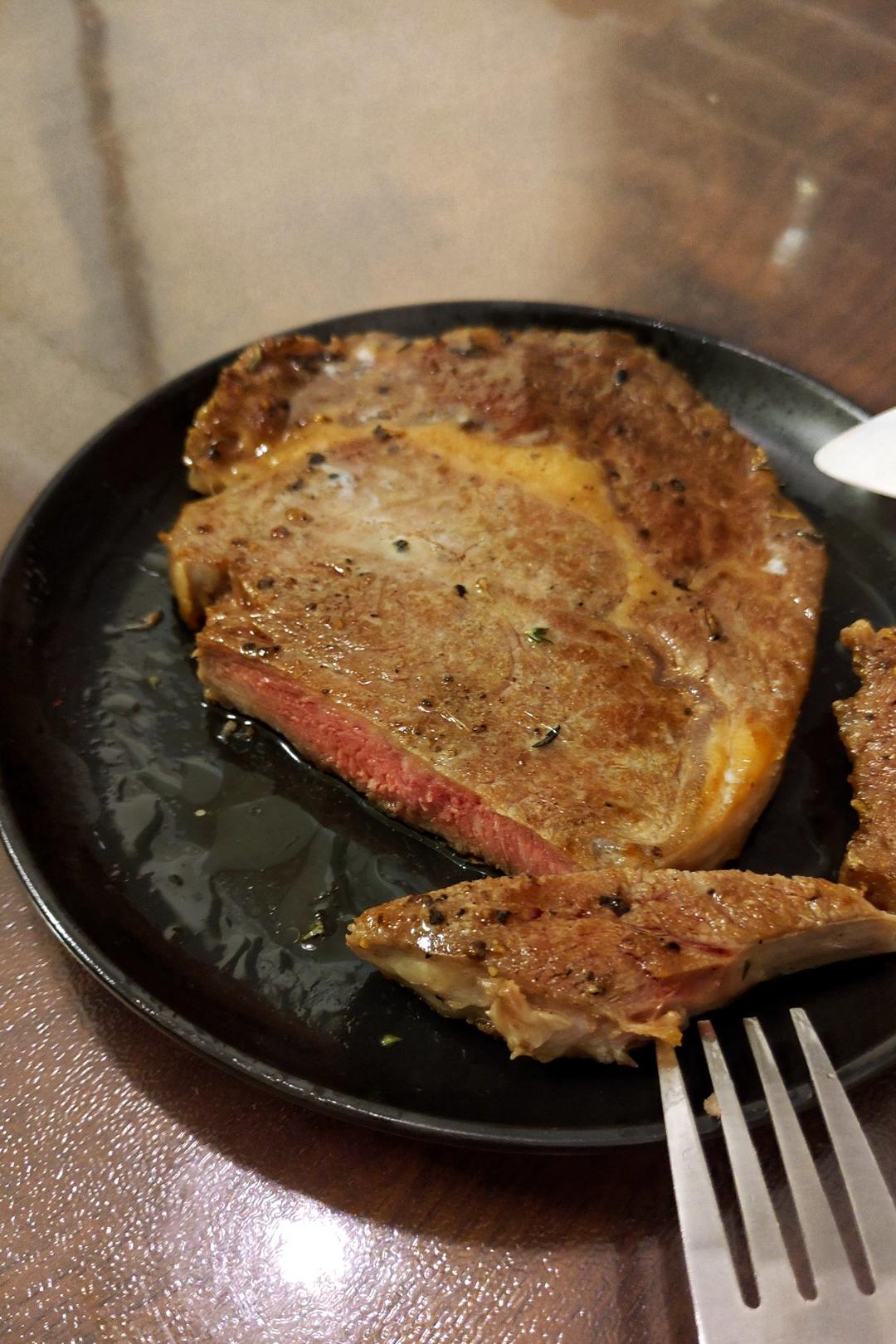 好吃到哭的煎牛排