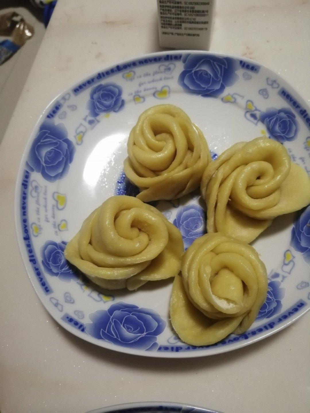 一次性发酵的黑米玫瑰花馒头