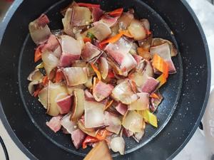 【菜】干土豆片炒腊肉的做法 步骤5